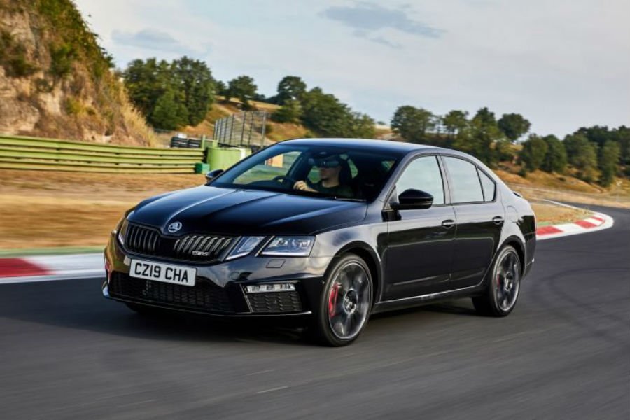 https://autogreeknews.gr/wp-content/uploads/2019/02/skoda-octavia-rs-challenge.jpg