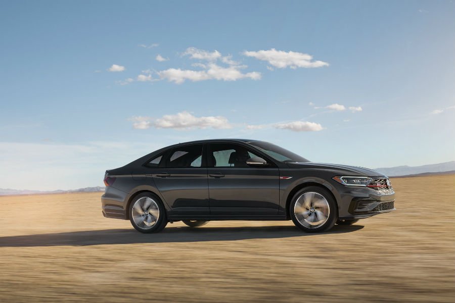 https://autogreeknews.gr/wp-content/uploads/2019/02/vw-jetta-gli4.jpg