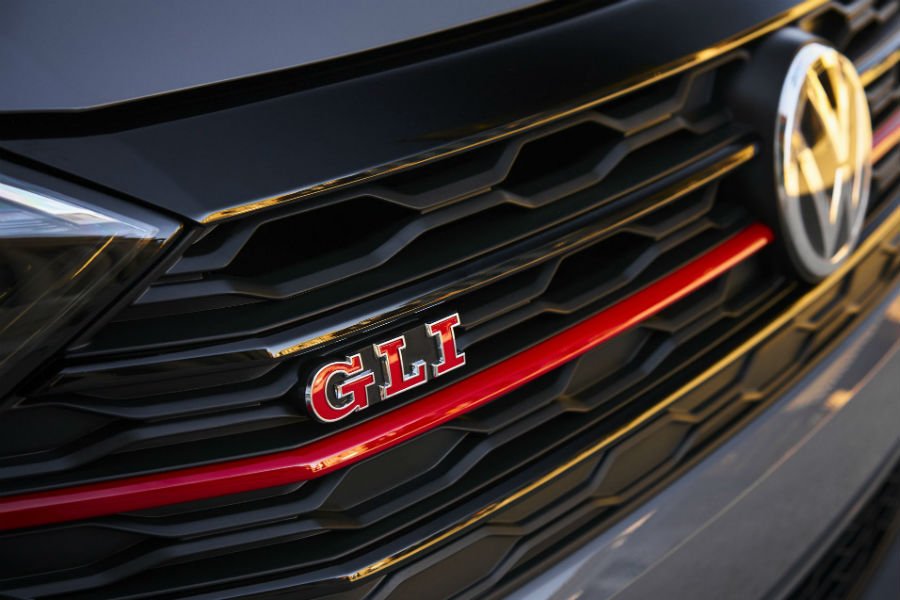 https://autogreeknews.gr/wp-content/uploads/2019/02/vw-jetta-gli5.jpg