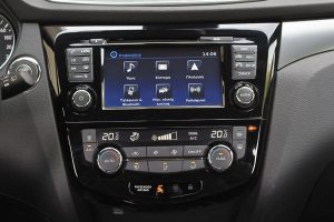 Nissan-Qashqai-center-console