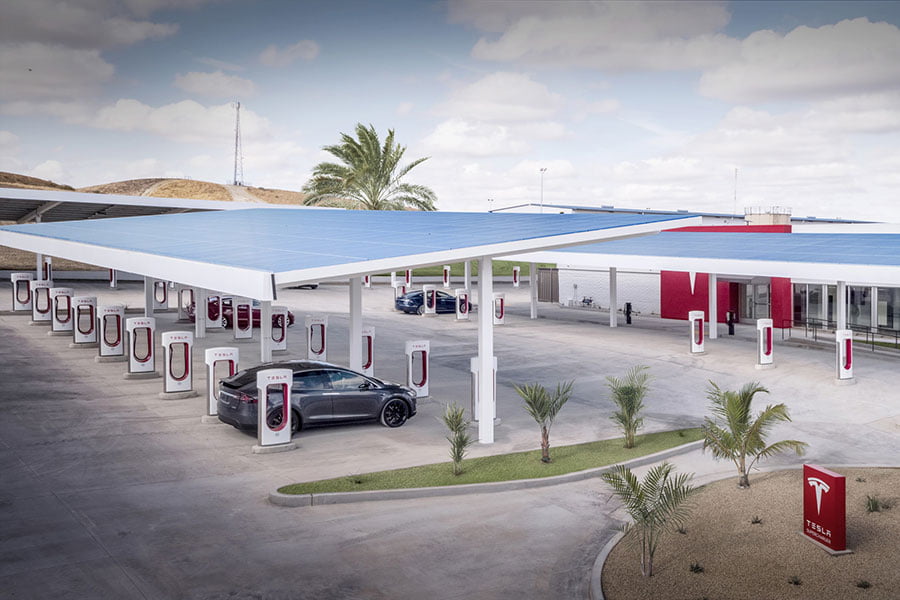 https://autogreeknews.gr/wp-content/uploads/2019/03/Tesla_Supercharger_2.jpg