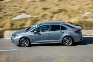 corolla-sedan-1.8l-grey-2019-017-862311