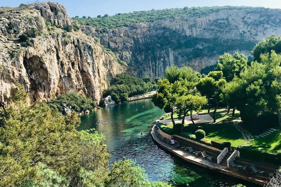 https://autogreeknews.gr/wp-content/uploads/2019/03/vouliagmeni-lake-4.jpg