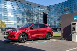 2019_FORD_KUGA_SIDE_CHARGING-LOW