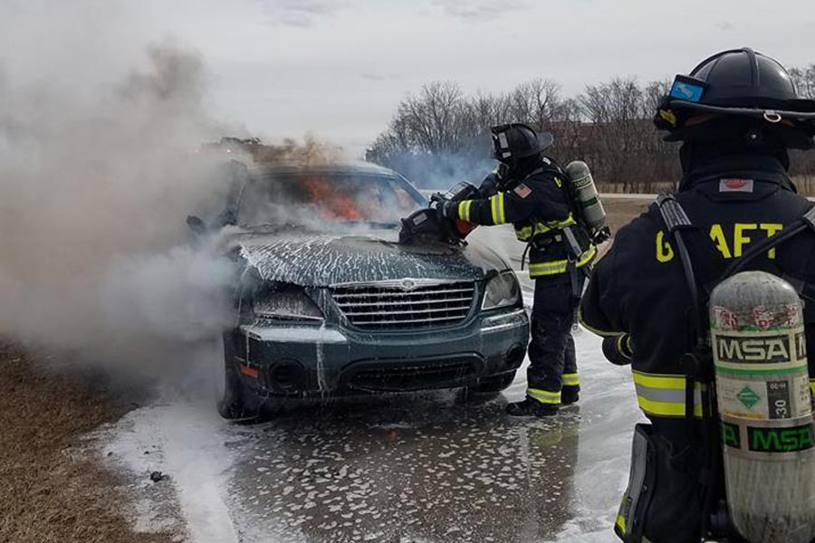 https://autogreeknews.gr/wp-content/uploads/2019/04/Chrysler-Pacifica-fire-3.jpg