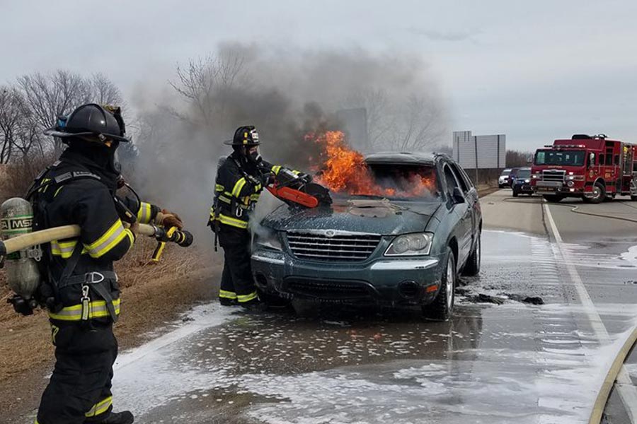 https://autogreeknews.gr/wp-content/uploads/2019/04/Chrysler-Pacifica-fire-4.jpg