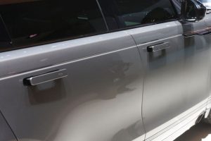 Jaguar_Land_Rover_zapustene_kliky_dveri_03_800_600