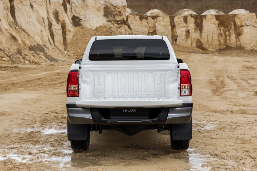 https://autogreeknews.gr/wp-content/uploads/2019/04/New_Toyota_Hilux_7.jpg