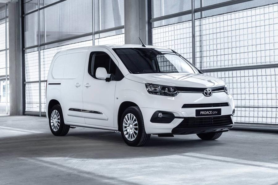 https://autogreeknews.gr/wp-content/uploads/2019/04/Toyota-Proace-2019-2.jpg