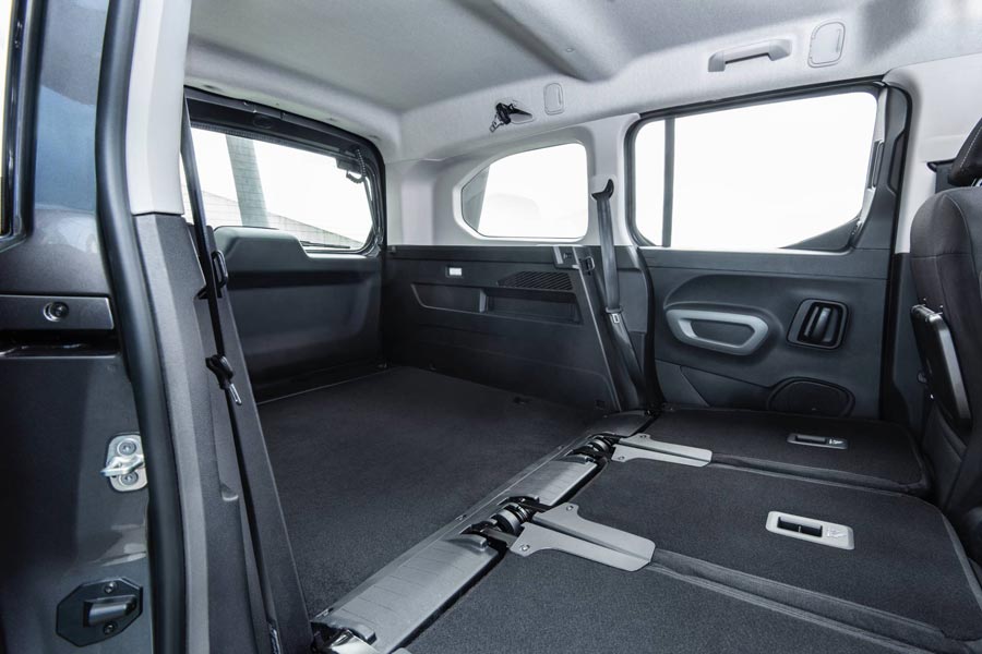 https://autogreeknews.gr/wp-content/uploads/2019/04/Toyota-Proace-2019-3.jpg
