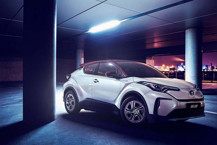 https://autogreeknews.gr/wp-content/uploads/2019/04/Toyota_C_HR_Full_Electric_4.jpg