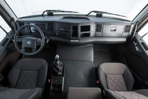 Volkswagen_Constellation_5