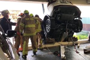 Woman_Crashes_Lexus_4