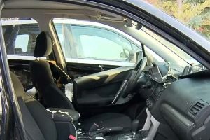 bear-completely-trashes-subaru-forester-looking-for-gummy-bears-133716_1