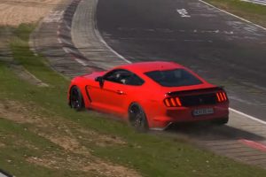 ford mustang ypostrofi