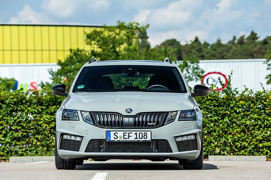 https://autogreeknews.gr/wp-content/uploads/2019/04/skoda-octavia-rs-abt9.jpg
