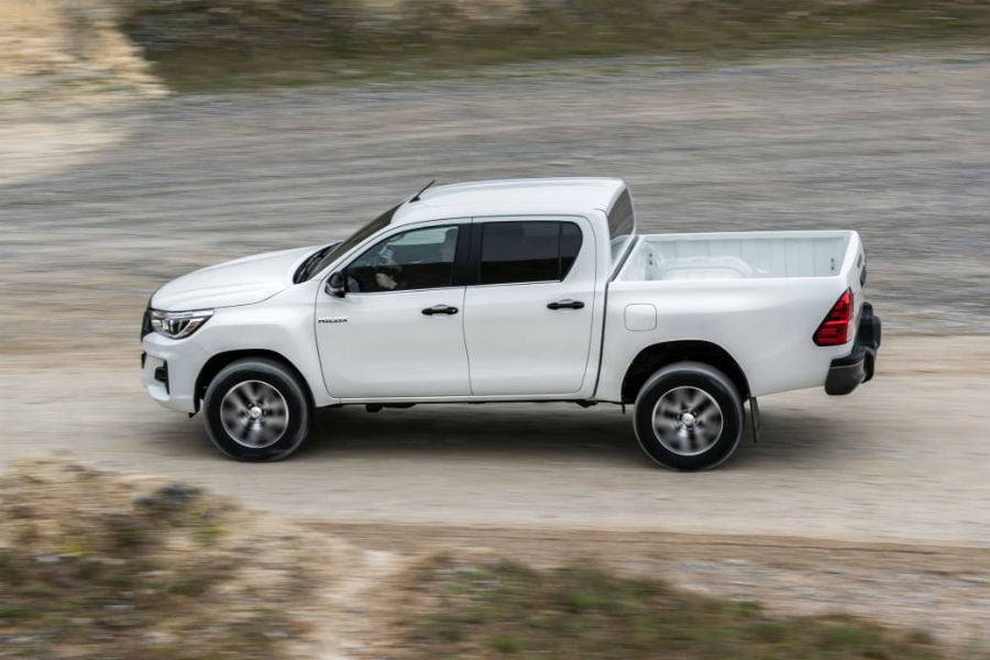 https://autogreeknews.gr/wp-content/uploads/2019/04/toyota-hilux-special-edition2.jpg