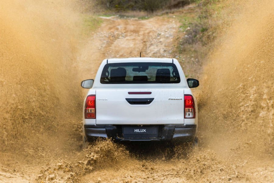 https://autogreeknews.gr/wp-content/uploads/2019/04/toyota-hilux-special-edition5.jpg