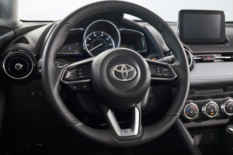 https://autogreeknews.gr/wp-content/uploads/2019/04/toyota-yaris-mazda5.jpg
