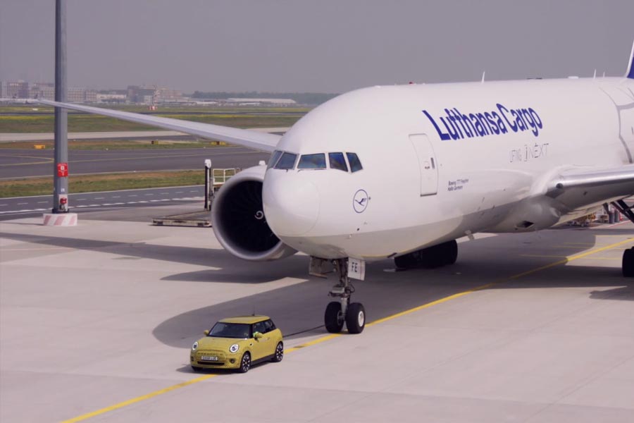 https://autogreeknews.gr/wp-content/uploads/2019/05/MINI-Electric-Boeing.jpg