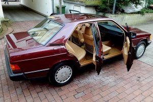 Mercedes-Benz-190-E-2.3-(1)