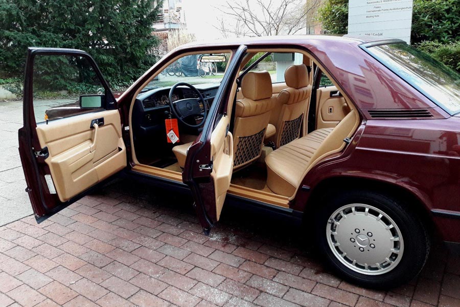 https://autogreeknews.gr/wp-content/uploads/2019/05/Mercedes-Benz-190-E-2.3-3.jpg
