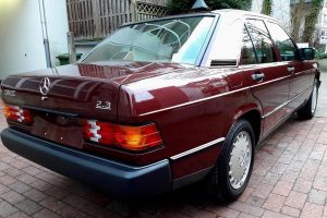 Mercedes-Benz-190-E-2.3-(9)