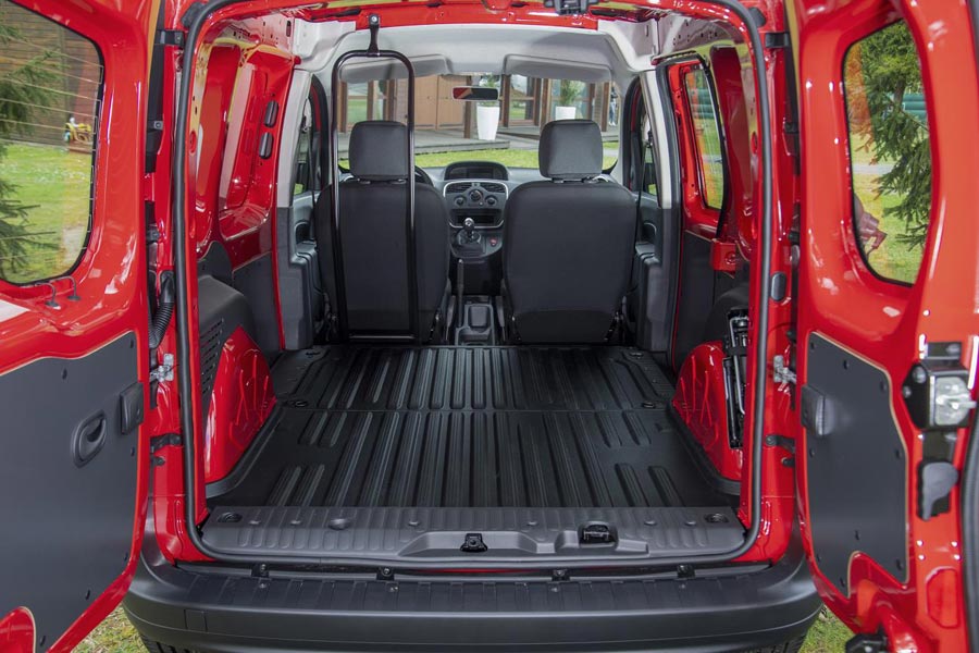 https://autogreeknews.gr/wp-content/uploads/2019/05/Nissan-NV250-5.jpg