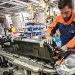 Plug-in_hybrid_battery_pack_mounted_in_an_XC40_at_Volvo_Cars_Ghent_plant_