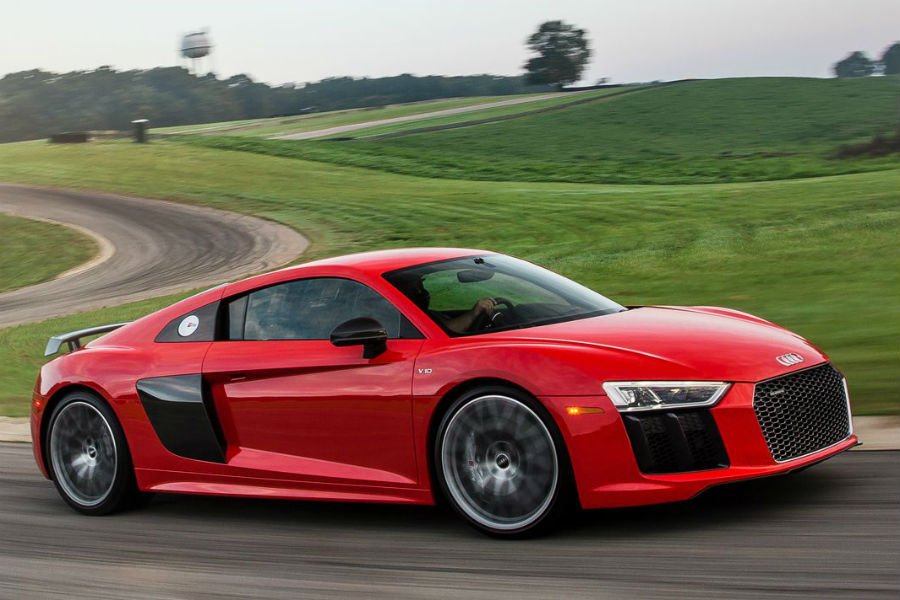 https://autogreeknews.gr/wp-content/uploads/2019/05/audi-r8-vrwmologa.jpg