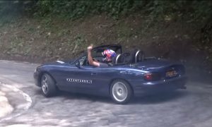 mazda mx-5 den isiwnoun