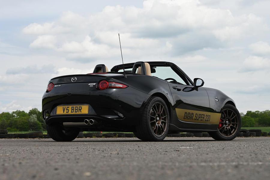 https://autogreeknews.gr/wp-content/uploads/2019/06/BBR-MX5-ND-2019-Rear.jpg