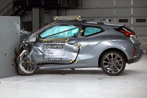 Hyundai-Veloster-crash-IIHS (1)