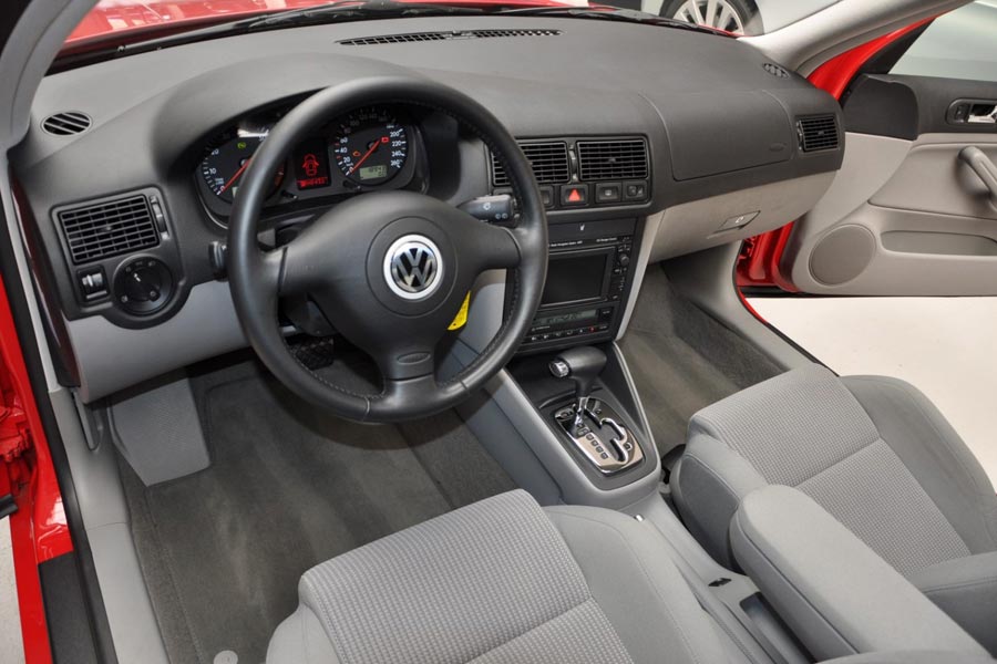https://autogreeknews.gr/wp-content/uploads/2019/06/VW-Golf-V5-2001-8.jpg