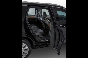 Volvo_XC90_Armoured-(7)