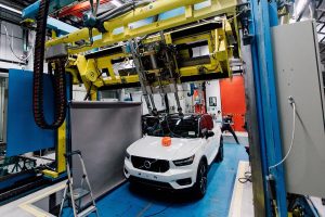 Volvo_and_POC_develop_world-first_car-bike_helmet_crash_test-(1)