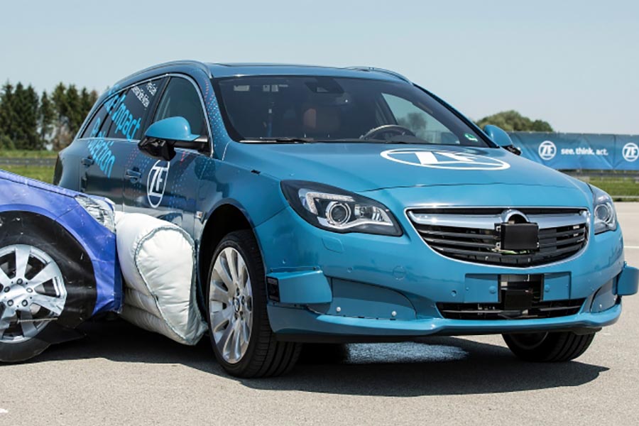 https://autogreeknews.gr/wp-content/uploads/2019/06/ZF_External_Airbags_5.jpg