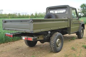 Mercedes-Benz-G-Class-250GD-(4)