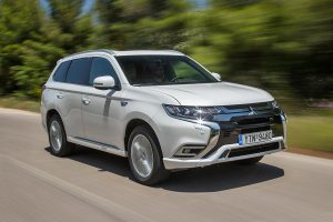 Mitsubishi-Outlander-PHEV-(1)