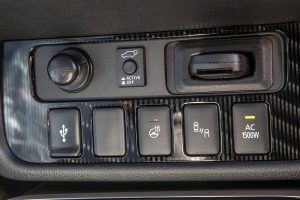 Mitsubishi-Outlander-PHEV-(10)