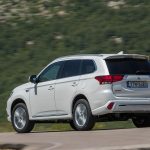 Mitsubishi-Outlander-PHEV-(14)