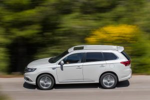 Mitsubishi-Outlander-PHEV-(18)