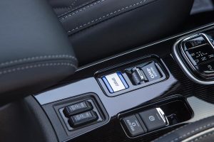 Mitsubishi-Outlander-PHEV-(4)