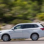 Mitsubishi-Outlander-PHEV-(5)