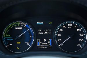 Mitsubishi-Outlander-PHEV-(6)