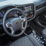 Mitsubishi-Outlander-PHEV-(7)