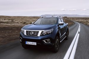 Nissan-Navara-Double-Cab_-Blue_Iceland_-Dynamic_Front-3