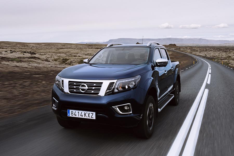 https://autogreeknews.gr/wp-content/uploads/2019/07/Nissan-Navara-Double-Cab_-Blue_Iceland_-Dynamic_Front-3.jpg