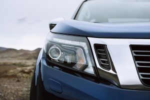 Nissan-Navara-Double-Cab_Blue_Iceland_Details_Front-lights-3