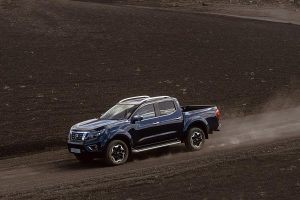 Nissan-Navara-Double-Cab_Blue_Iceland_Dynamic-Offroad-8